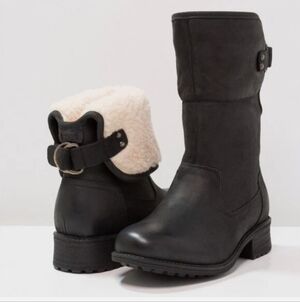 UGG Australia Aldon Water Resistant Black Leather and Shearling Wear 2 Ways Sz 6